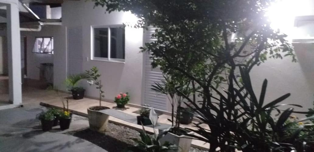Апартаменты Pousada Casa Verde - Quartos Individuais - Smart Tv 32 - E Banheiro Privativo Итажаи Экстерьер фото