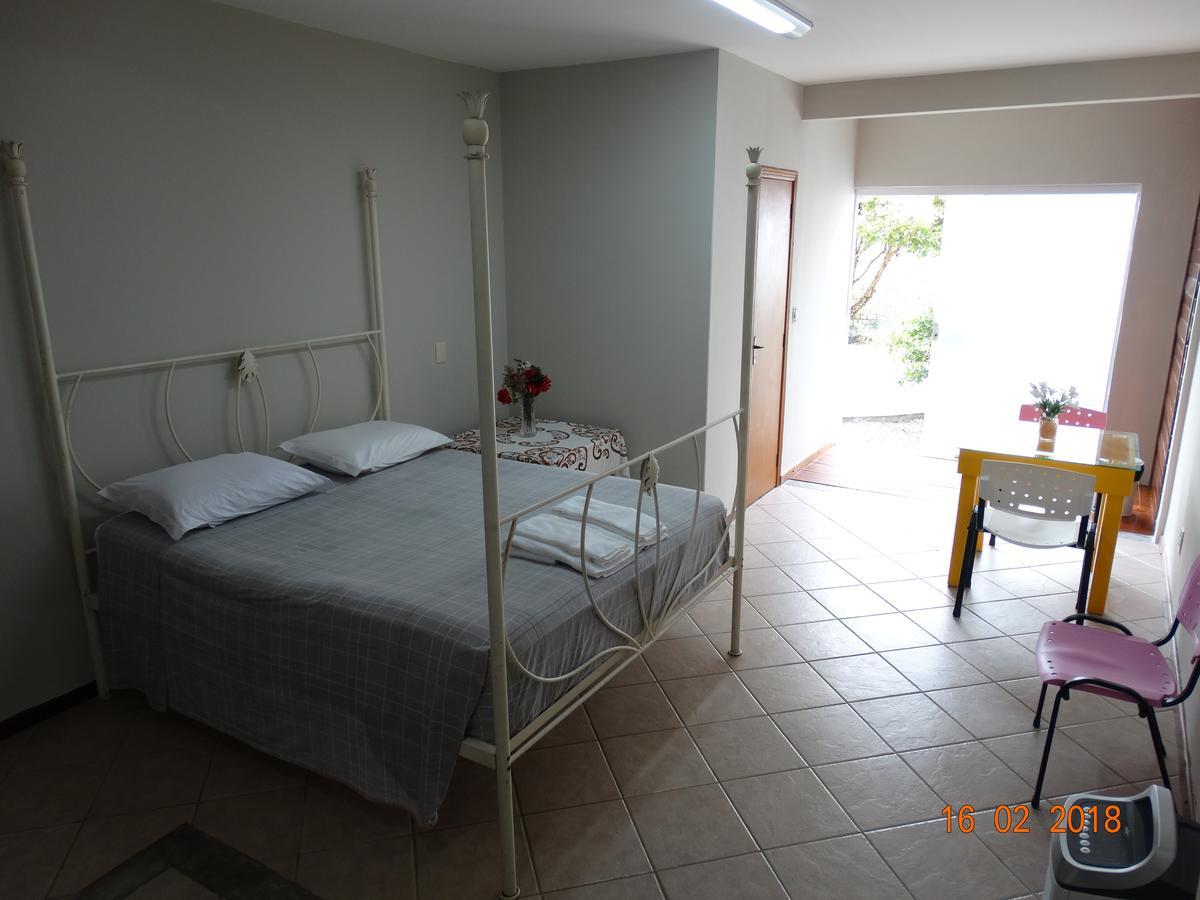 Апартаменты Pousada Casa Verde - Quartos Individuais - Smart Tv 32 - E Banheiro Privativo Итажаи Экстерьер фото